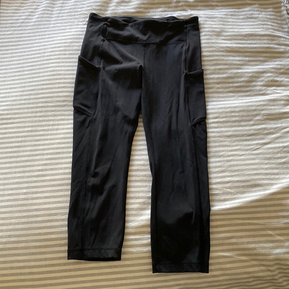 Like new lululemon running crop legging. Size 6
